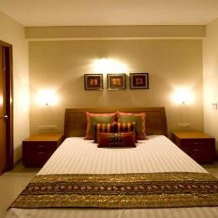 Hotel Inn Noida Esterno foto