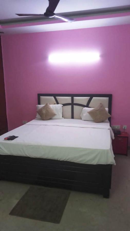 Hotel Inn Noida Esterno foto