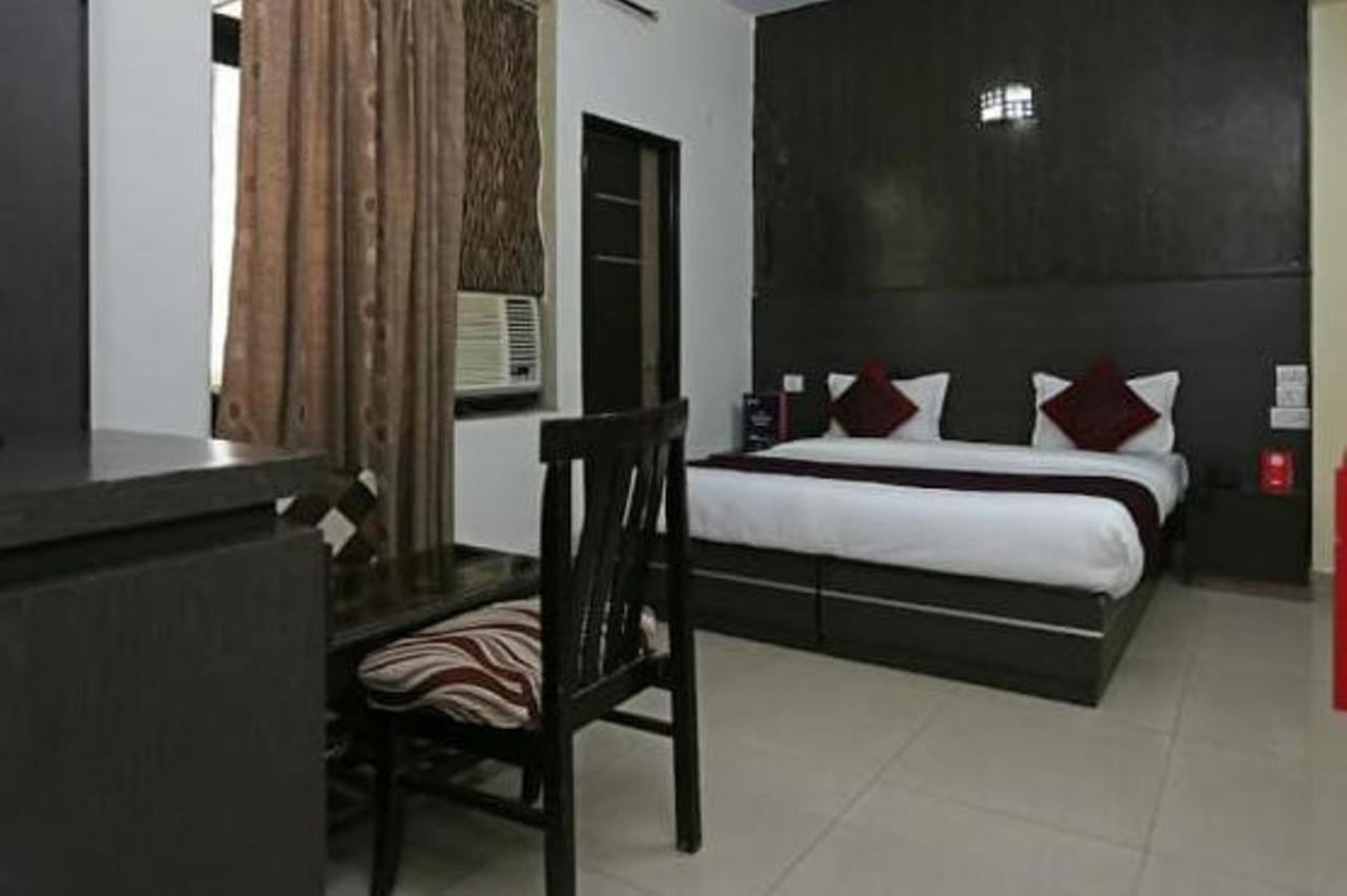 Hotel Inn Noida Esterno foto