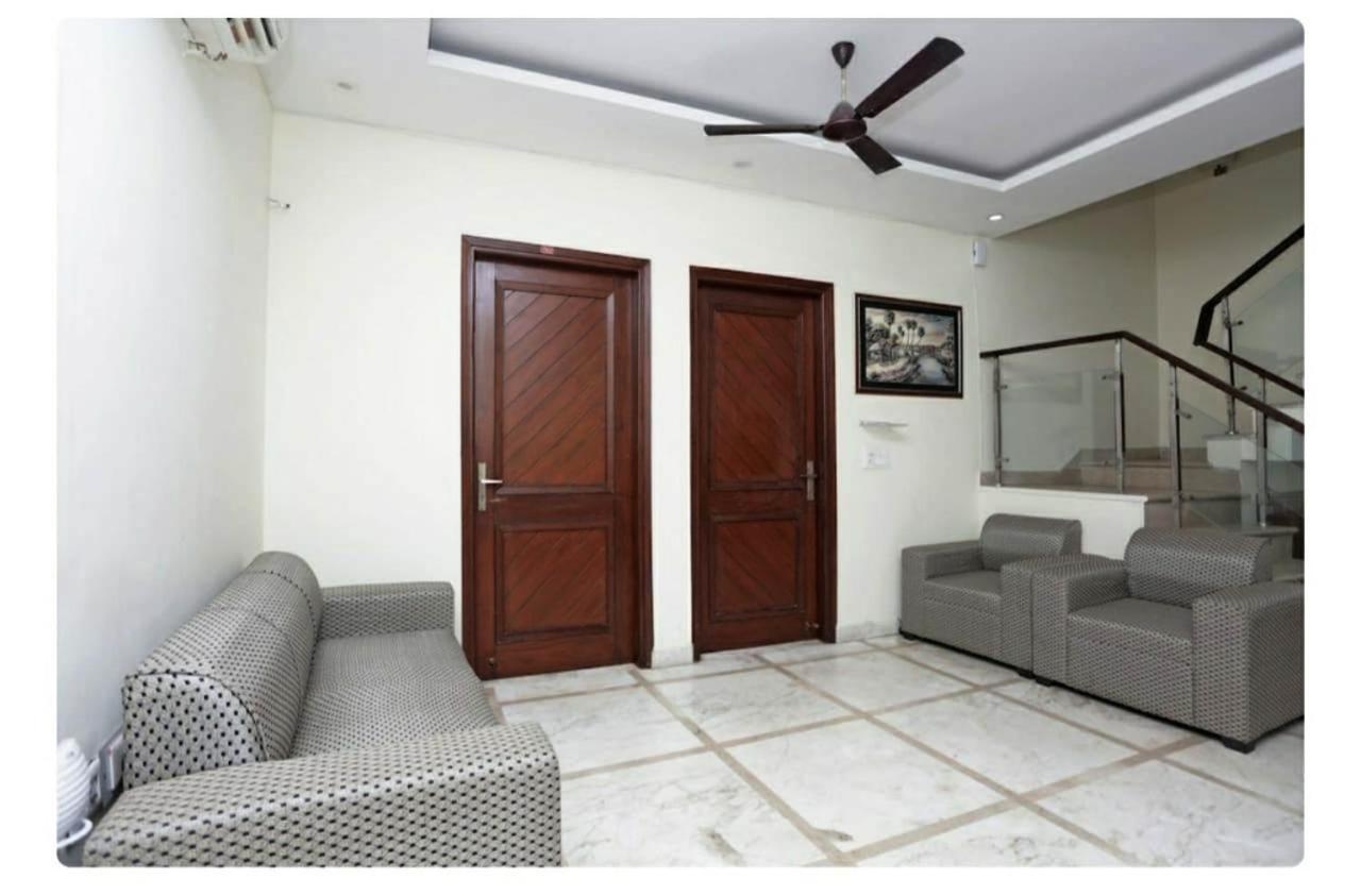 Hotel Inn Noida Esterno foto