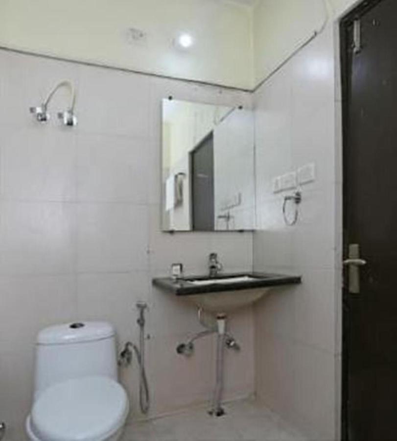 Hotel Inn Noida Esterno foto