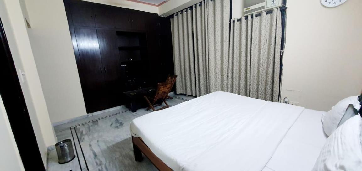 Hotel Inn Noida Esterno foto