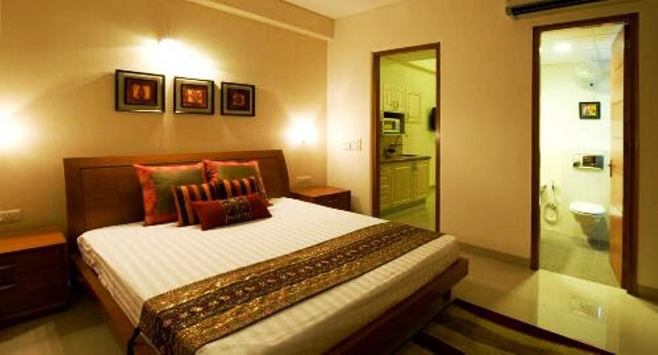 Hotel Inn Noida Esterno foto