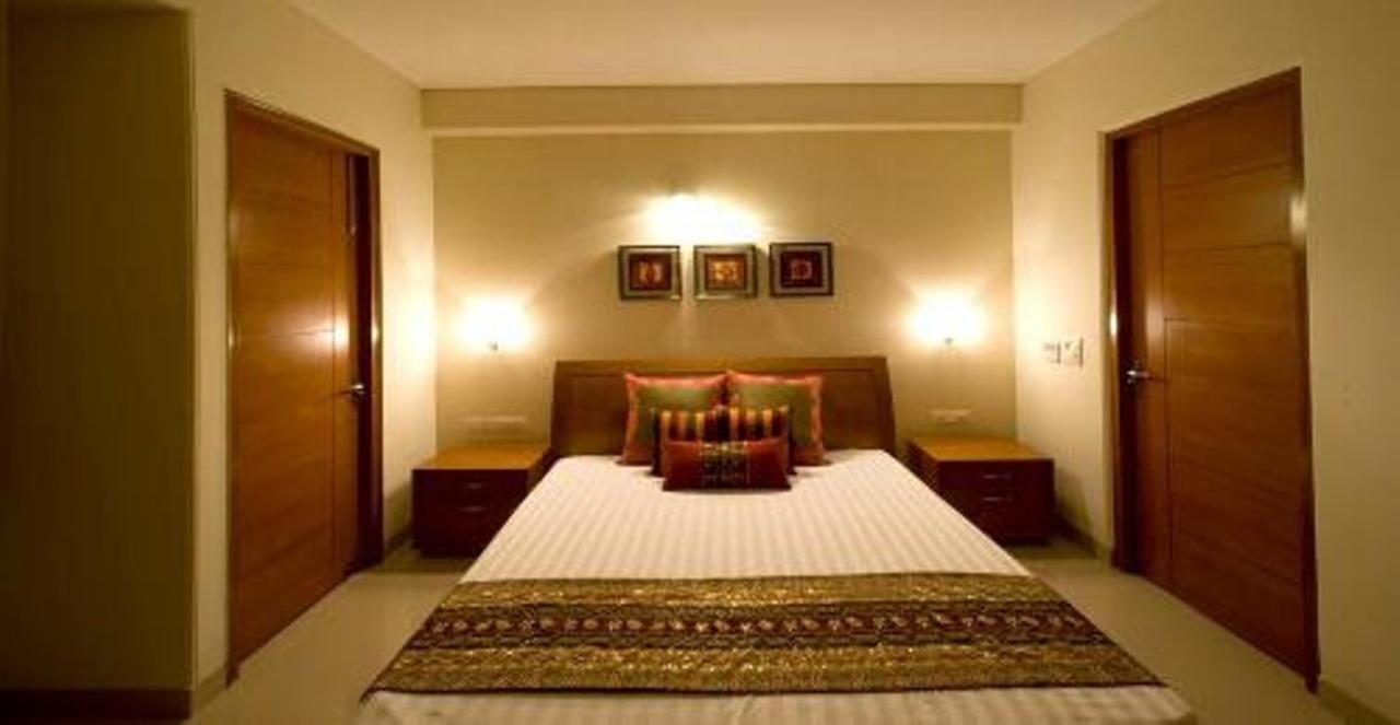 Hotel Inn Noida Esterno foto
