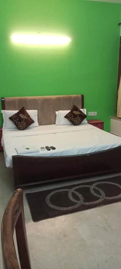 Hotel Inn Noida Esterno foto
